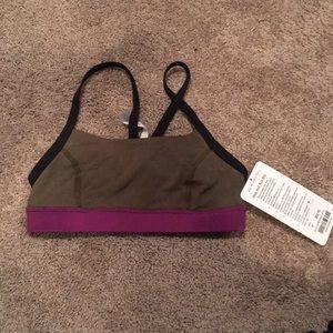 LULULEMON SIZE 4 SPORTS BRA